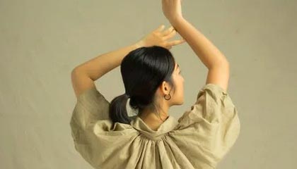 U直播-阿德耶米门前抢点破门，拜尔横传送助攻！多特1-0领先奥格斯堡